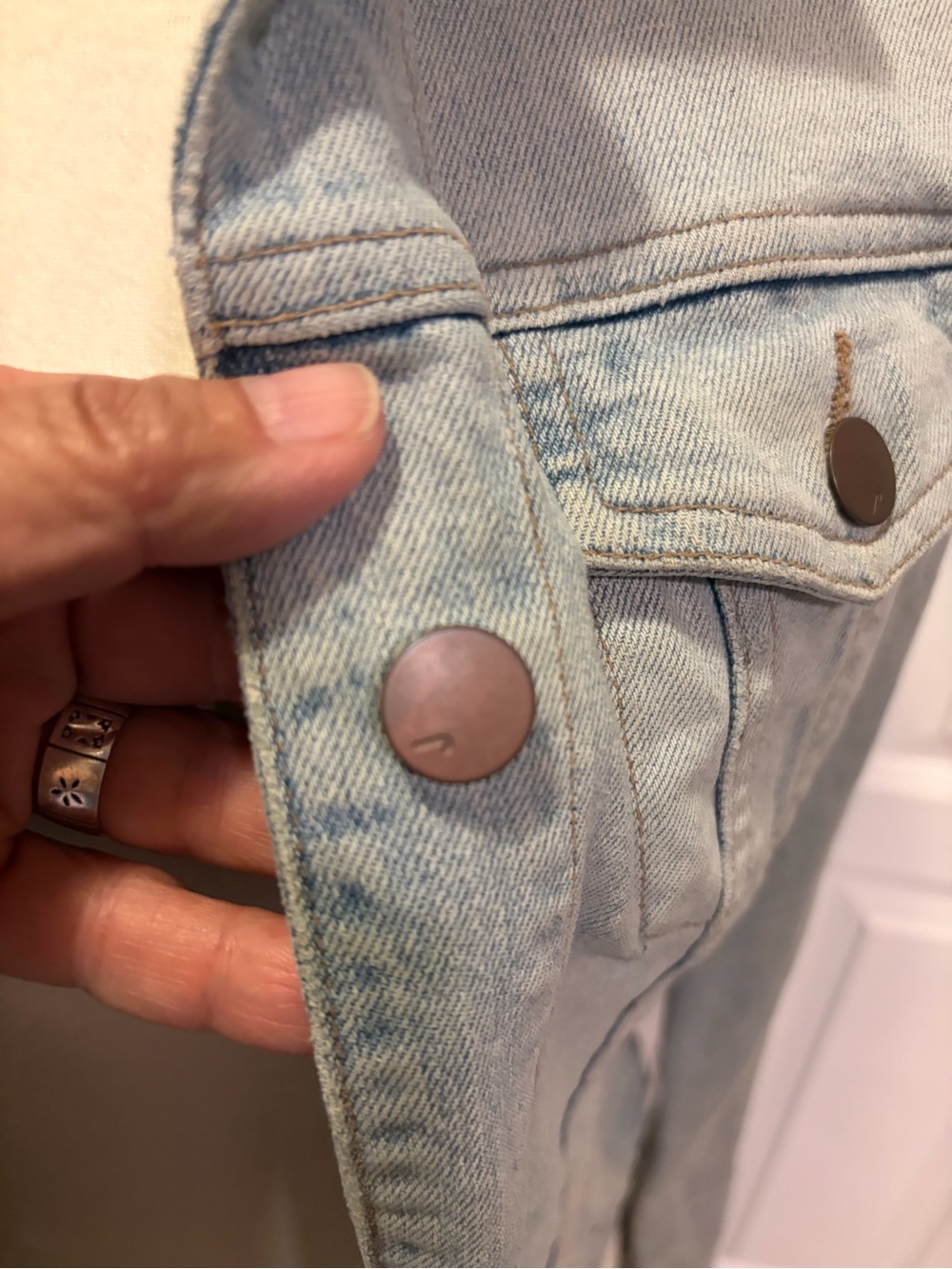 J Brand Classic Light Wash Denim Jacket - Small - Picture 7 of 13